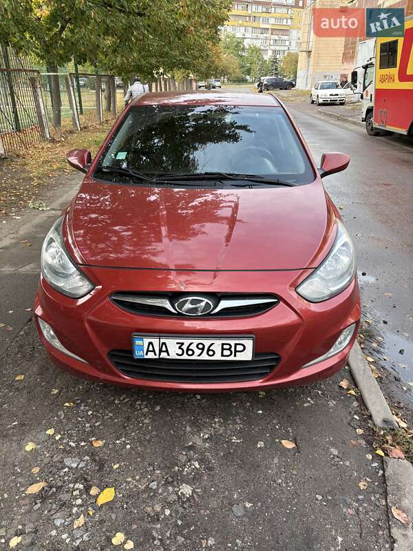 2013 hyundai accent