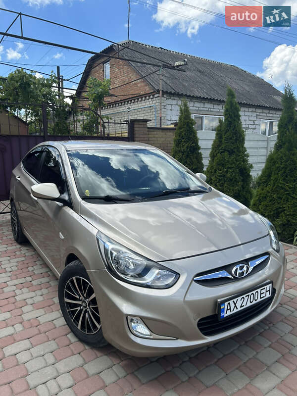 2012 hyundai accent