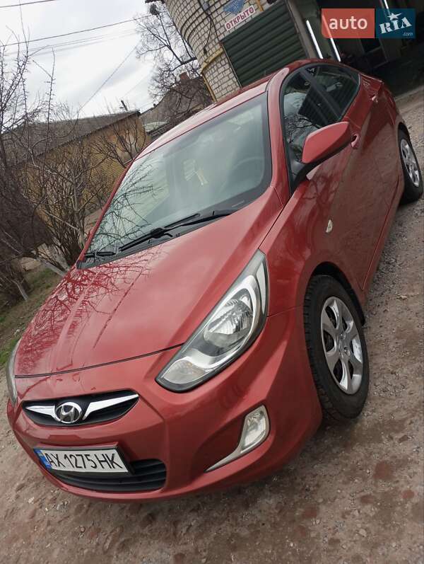 2013 hyundai accent