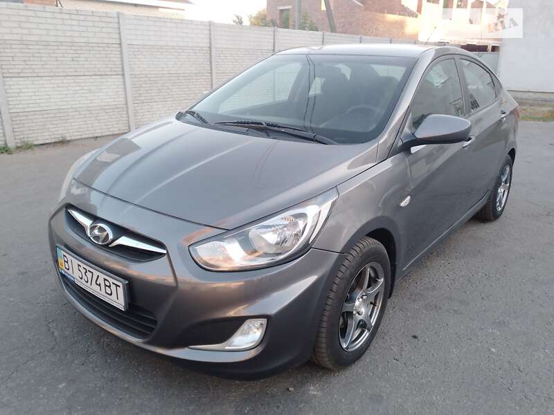 2013 hyundai accent