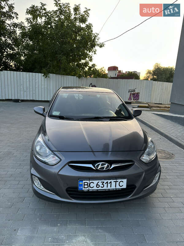 2013 hyundai accent
