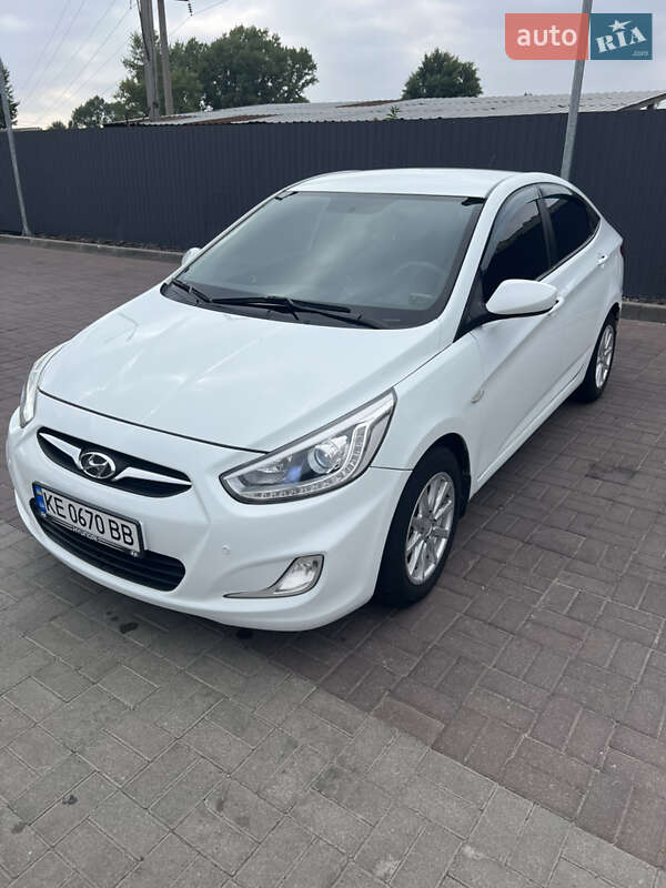 2013 hyundai accent