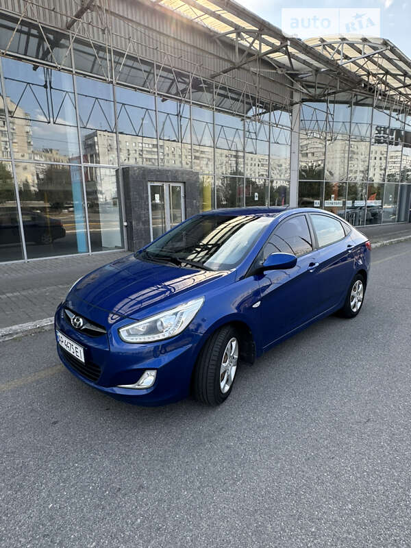 2013 hyundai accent