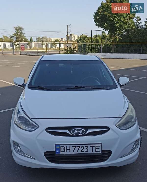 2013 hyundai accent