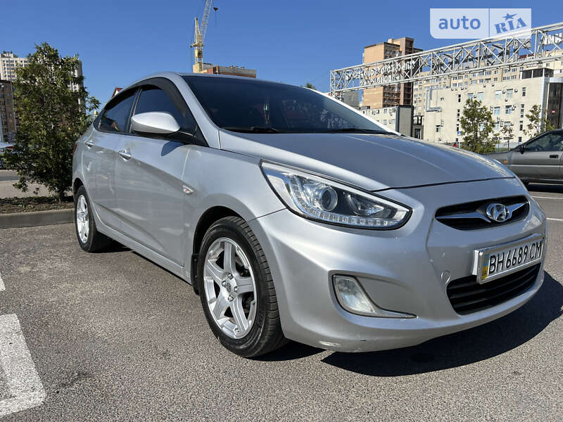 2013 hyundai accent