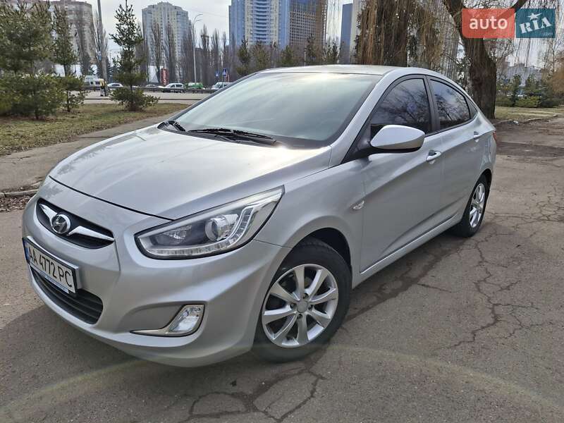2013 hyundai accent