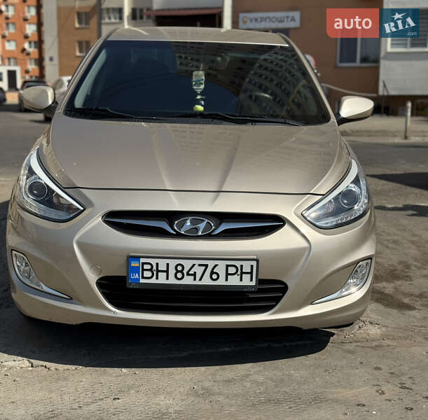 2013 hyundai accent