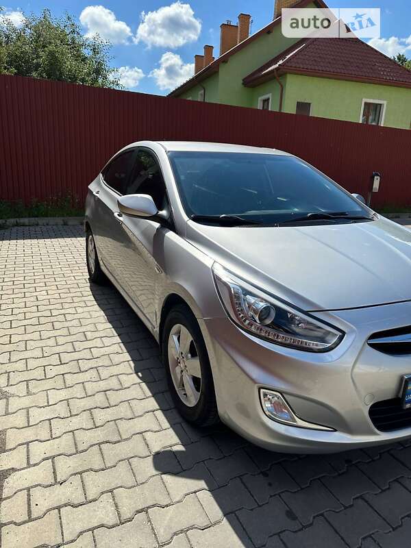 2013 hyundai accent