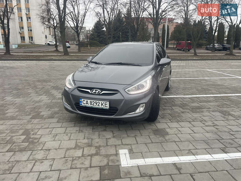 2013 hyundai accent