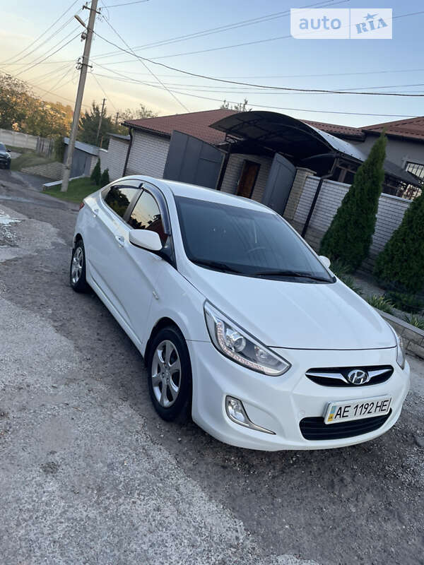2013 hyundai accent