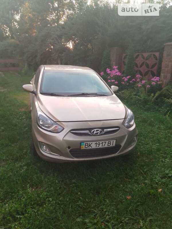 2013 hyundai accent