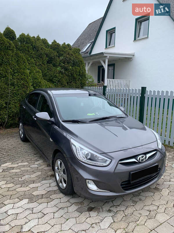2013 hyundai accent