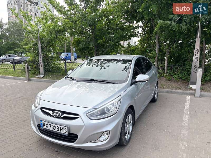 2013 hyundai accent