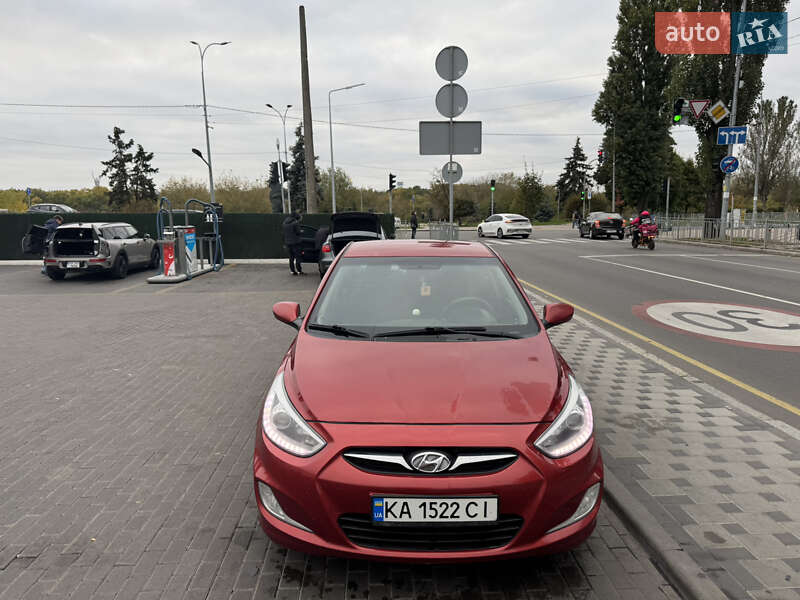 2013 hyundai accent