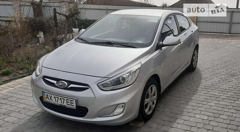 2013 hyundai accent