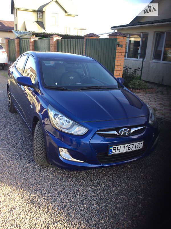 2011 hyundai accent