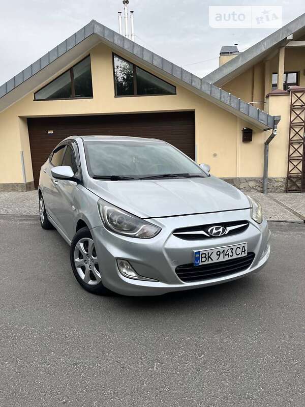 2011 hyundai accent