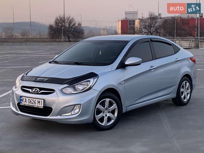 2011 hyundai accent