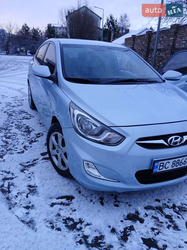 2011 hyundai accent