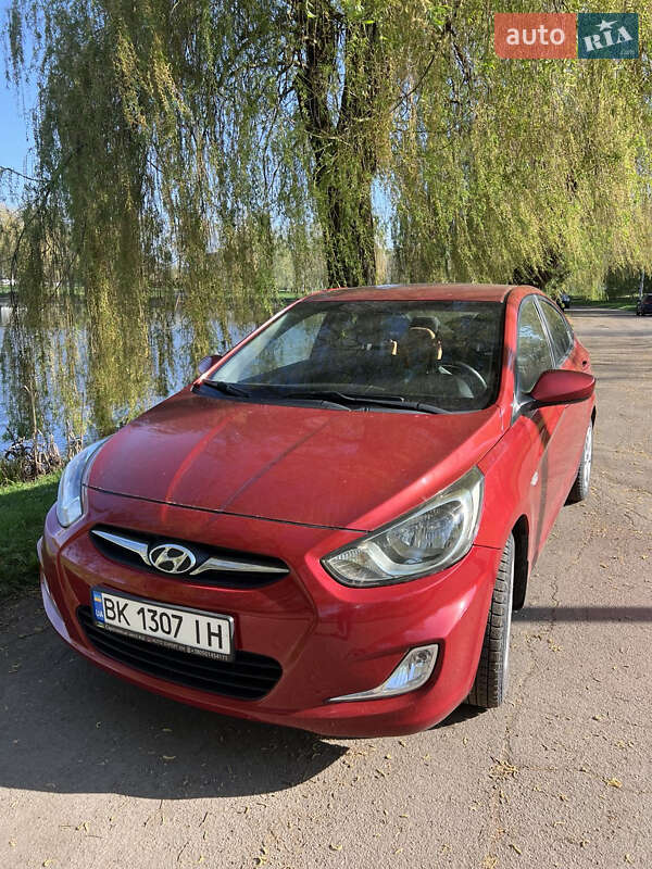 2012 hyundai accent