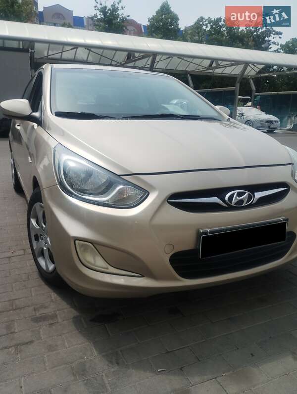 2011 hyundai accent