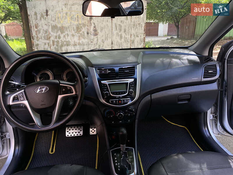 2011 hyundai accent