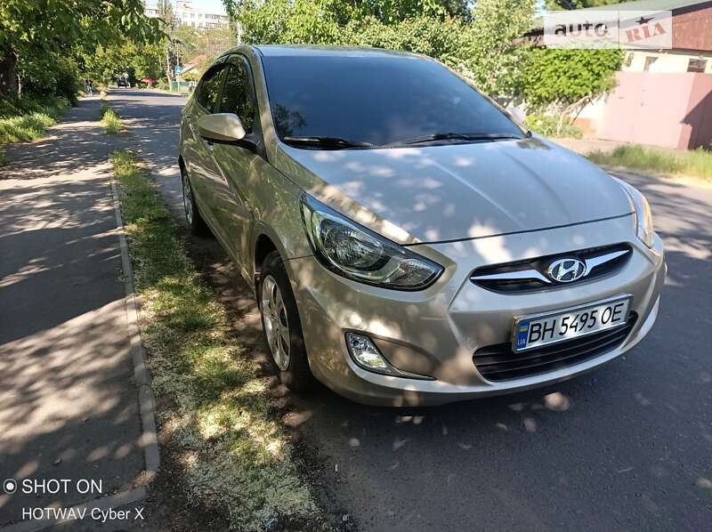 2011 hyundai accent