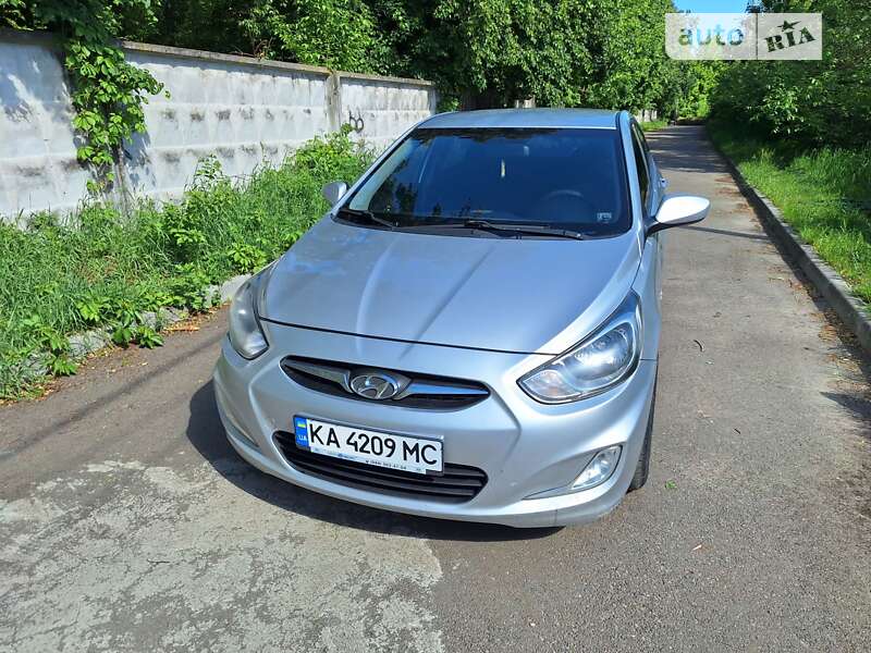 2011 hyundai accent