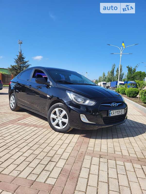 2011 hyundai accent
