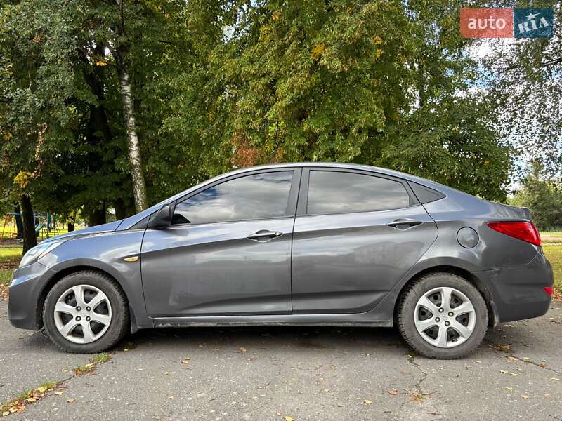 2011 hyundai accent
