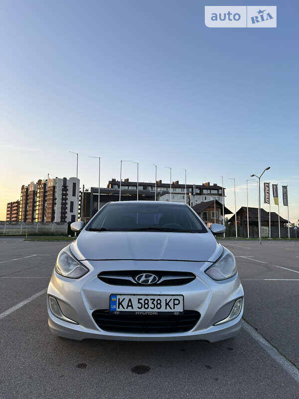2011 hyundai accent