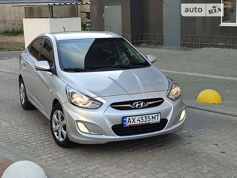2011 hyundai accent