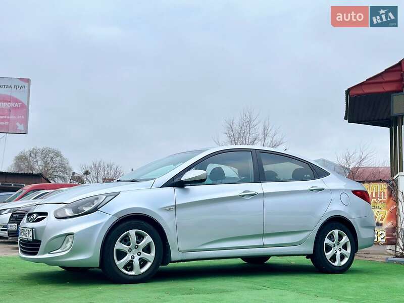 2011 hyundai accent