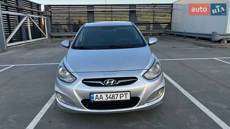 2011 hyundai accent