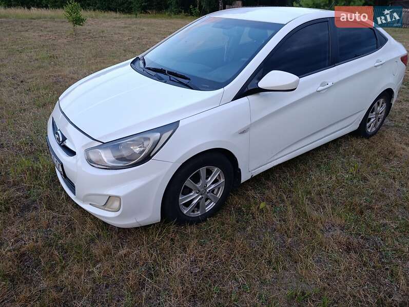 2011 hyundai accent