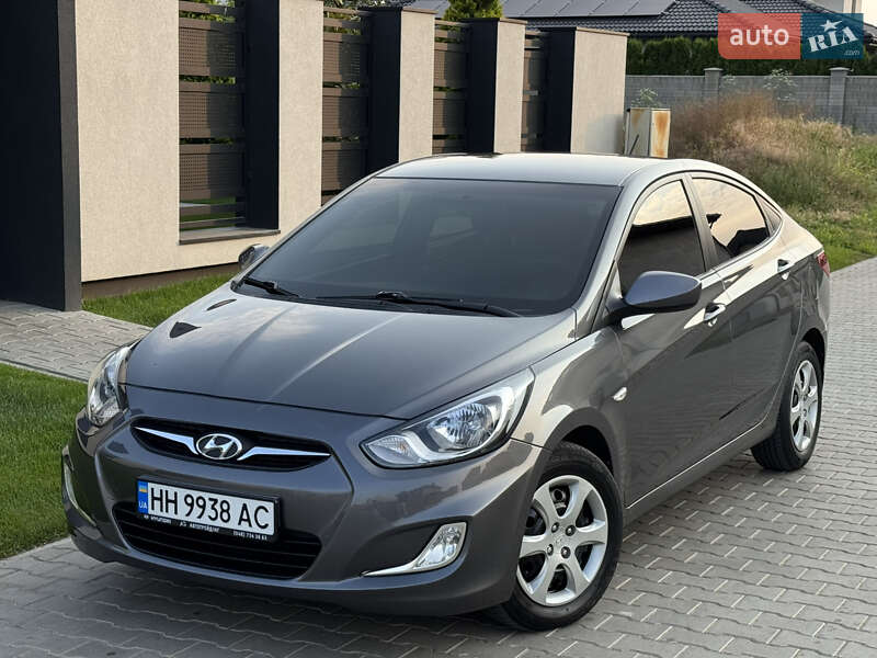 2012 hyundai accent