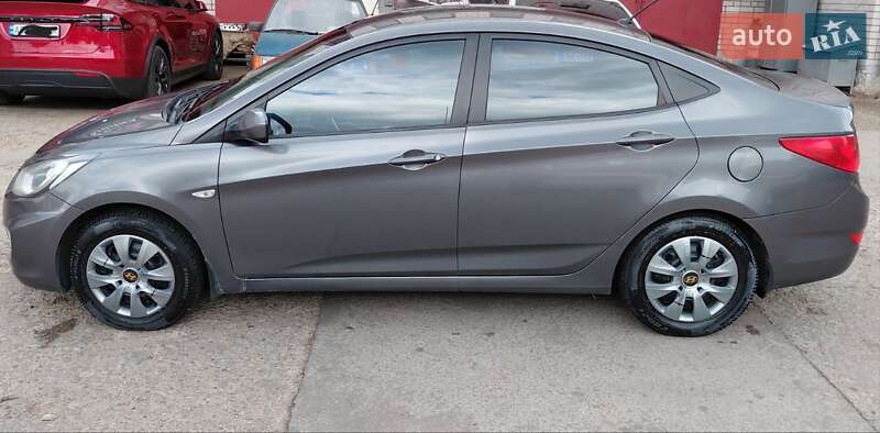 2012 hyundai accent