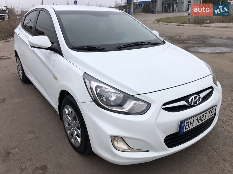 2012 hyundai accent
