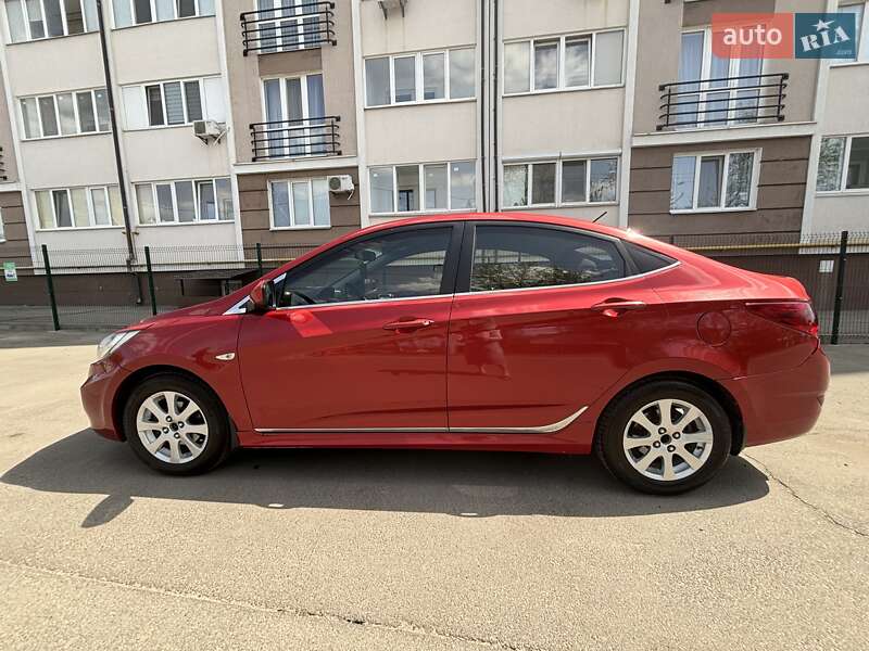 2012 hyundai accent