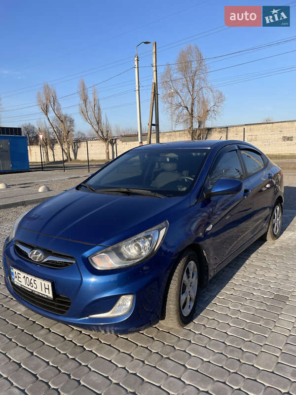 2012 hyundai accent
