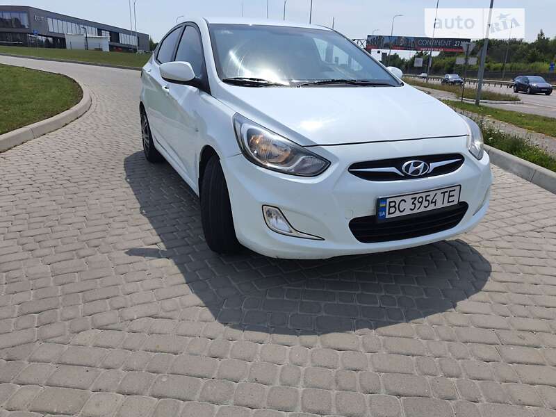 2012 hyundai accent