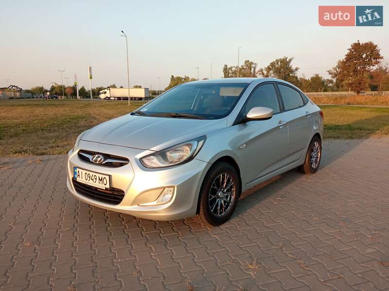 2012 hyundai accent