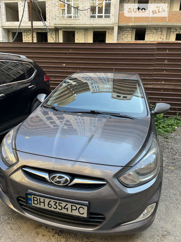 2012 hyundai accent