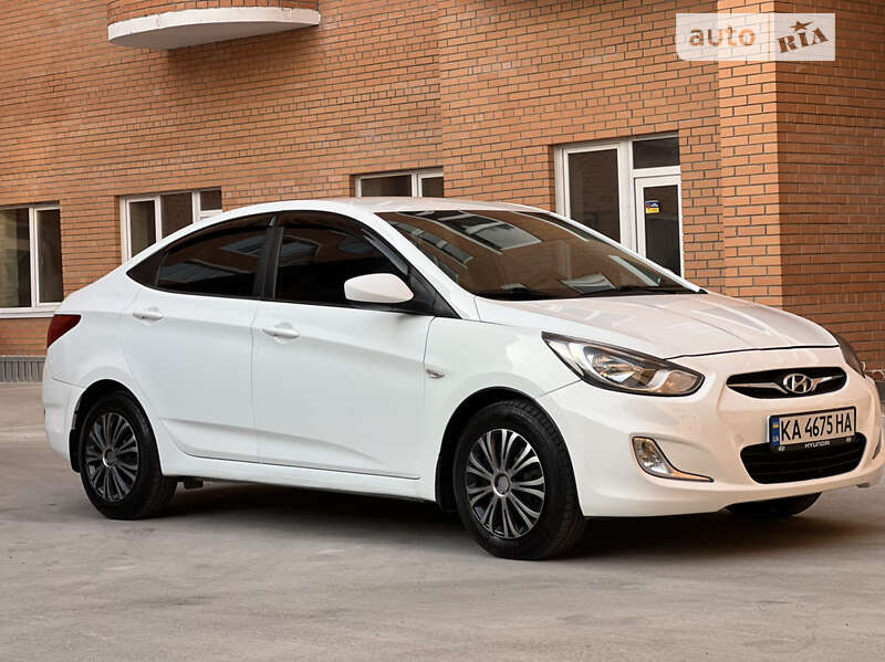 2012 hyundai accent