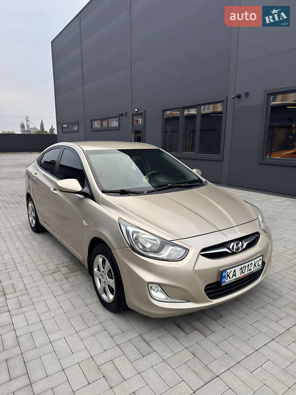 2012 hyundai accent