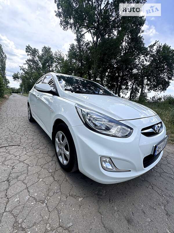 2012 hyundai accent