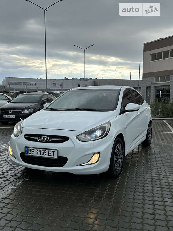 2012 hyundai accent