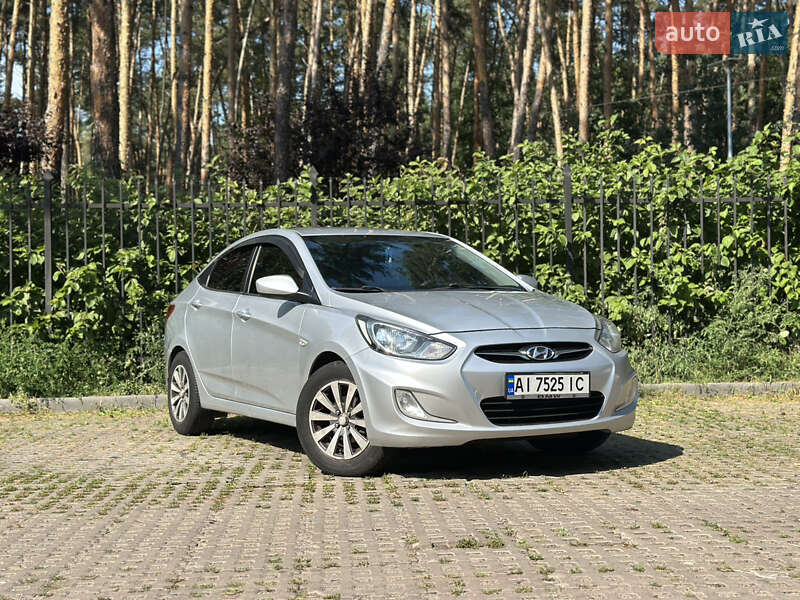 2012 hyundai accent