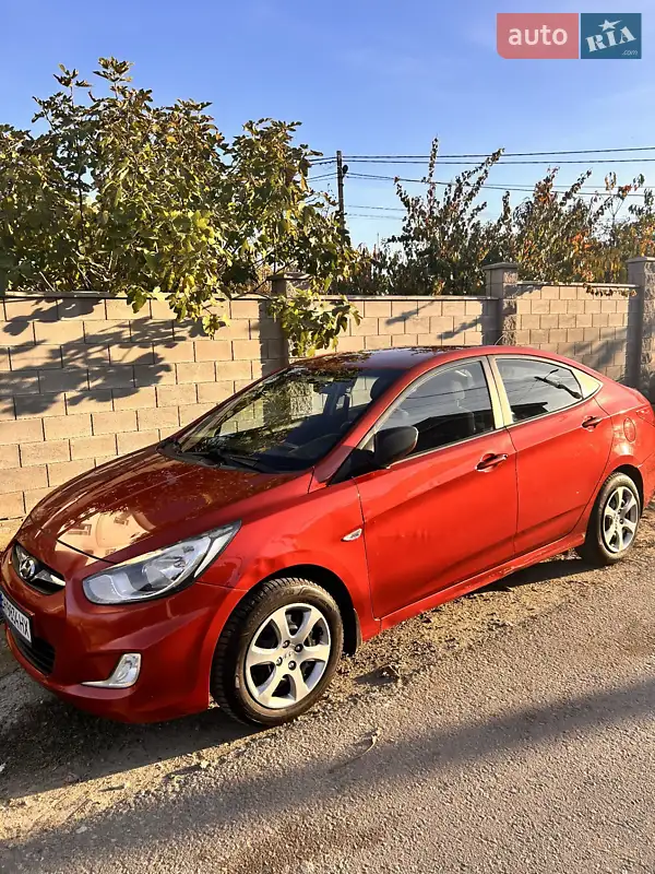 2012 hyundai accent