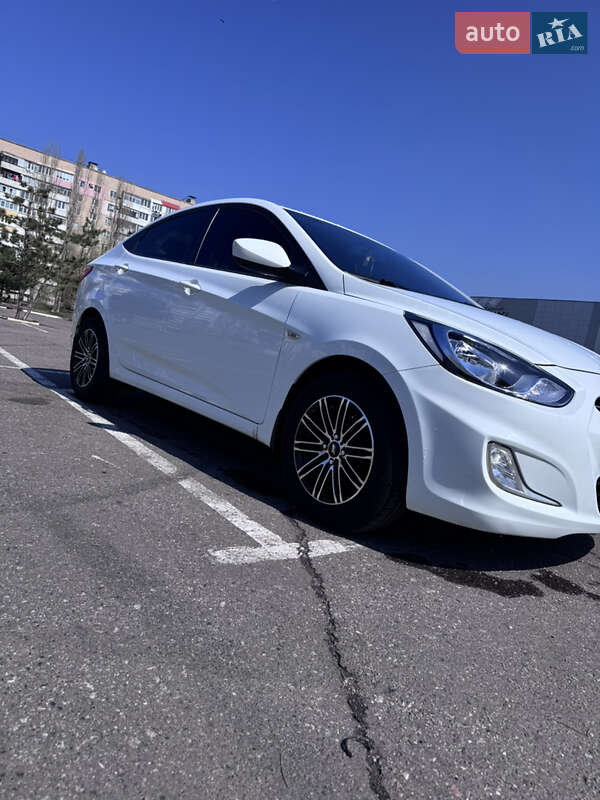 2012 hyundai accent